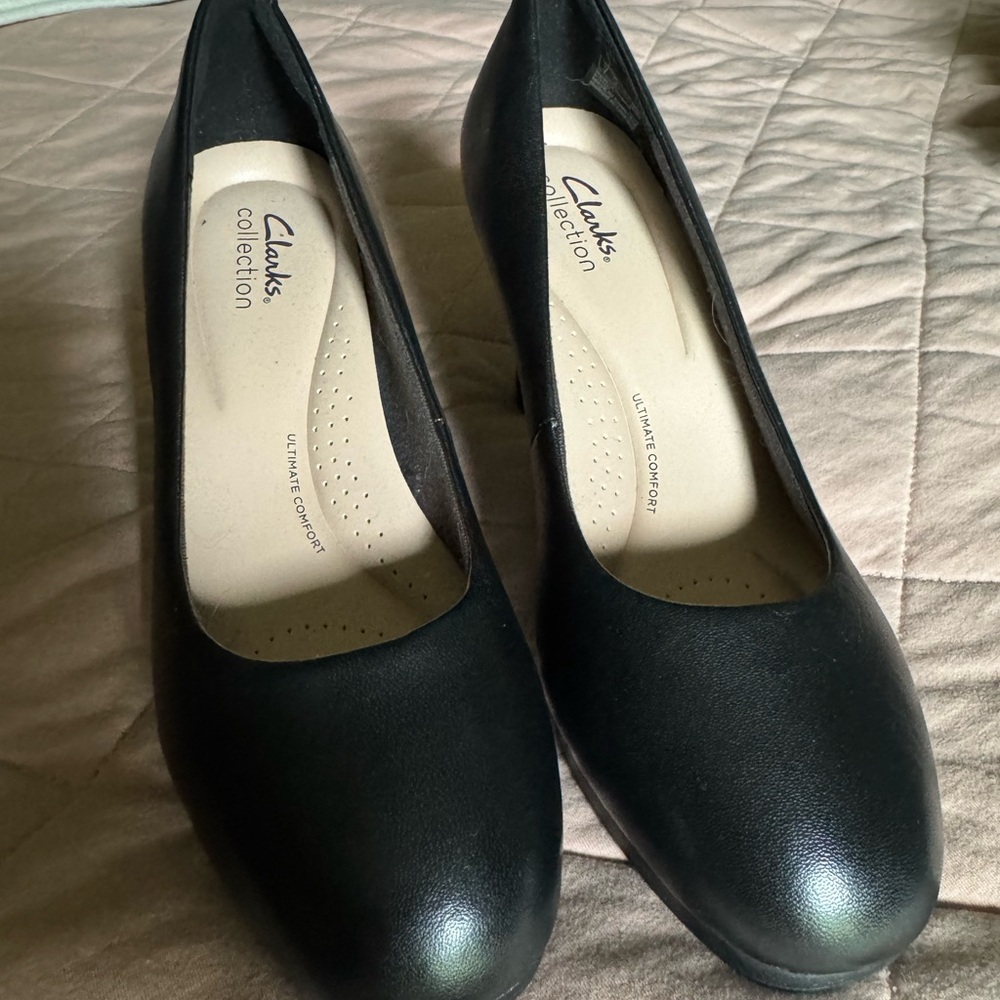 Clarks Black Leather Flats Classic Design
